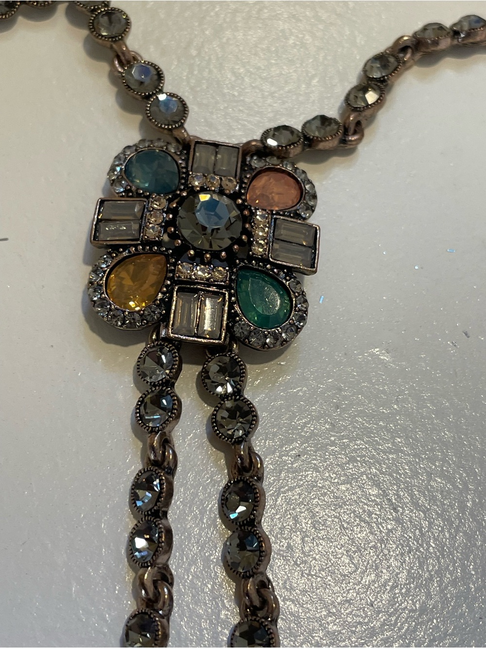 Vintage-Inspired Gunmetal Necklace with Iridescent Pearls